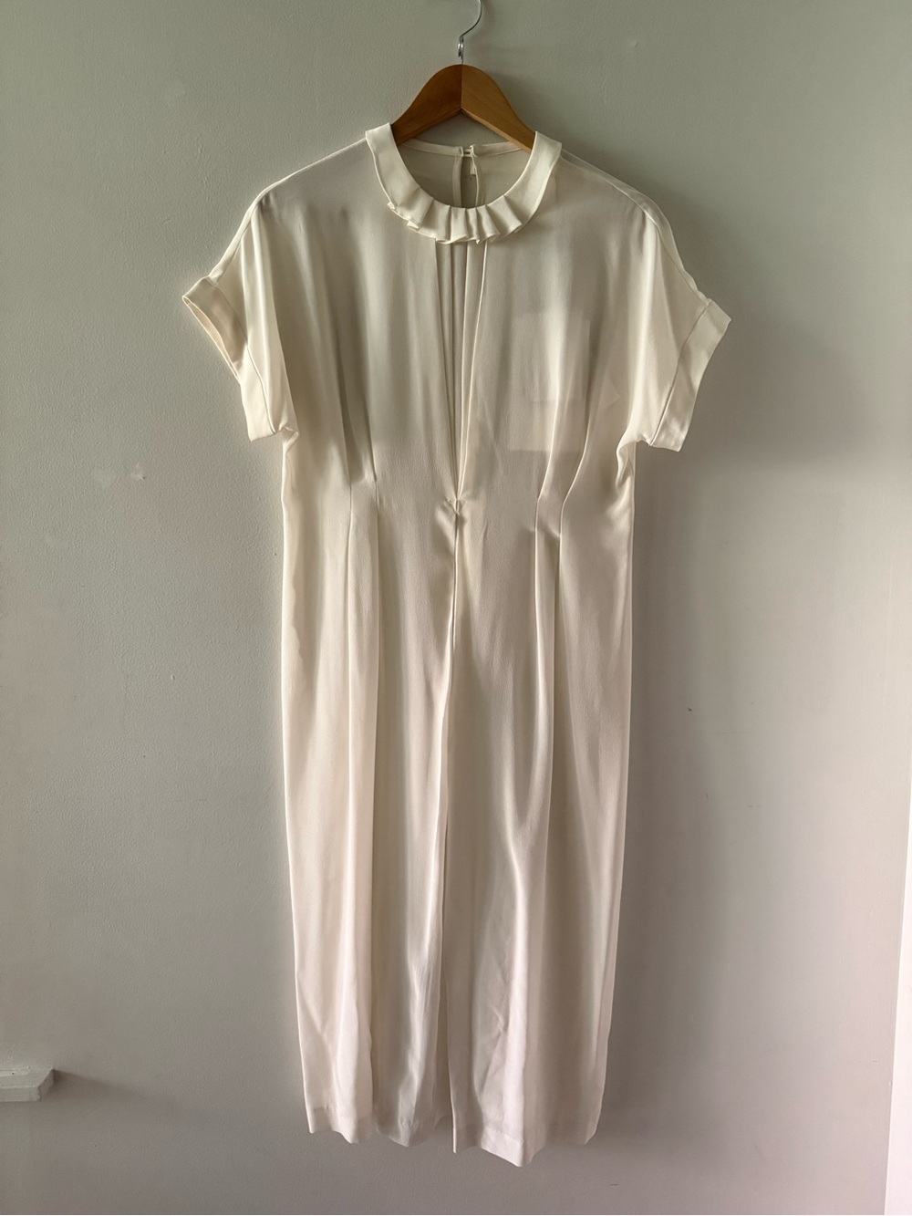 Elegant Silk Cream Short-Sleeve Midi Dress